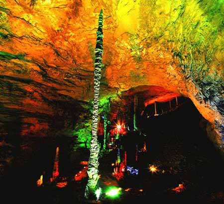 長(zhǎng)沙出發(fā)到溶洞奇觀黃龍洞、天門山、玻璃棧道、鳳凰古城九景往返三日游