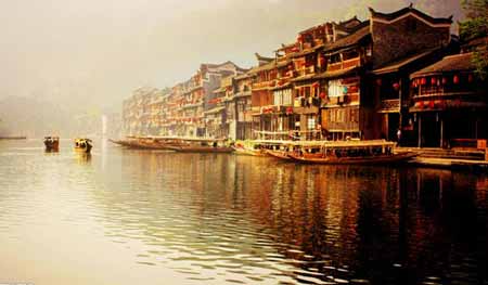 張家界國(guó)家森林公園、袁家界、天子山、大峽谷、玻璃橋、鳳凰古城兩晚三日游