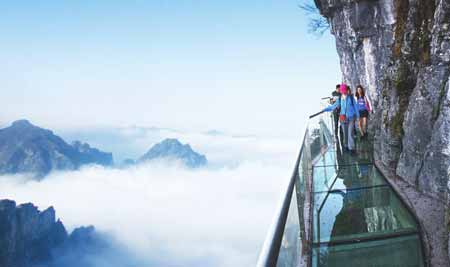 張家界國家森林公園、天子山、袁家界、金鞭溪、十里畫廊、玻璃橋、天門山、玻璃棧道兩晚三日游